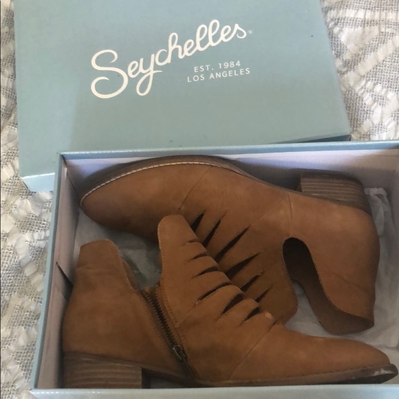 Seychelles Cutout Ankle Boot - Picture 1 of 6